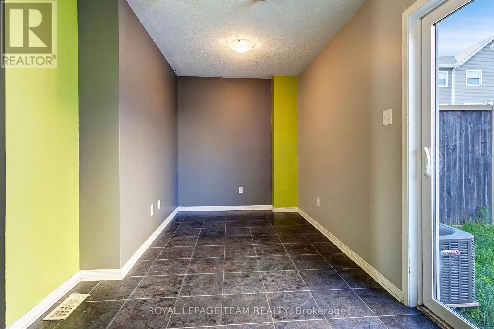 566 Simran Private, Ottawa, ON - Indoor Photo Showing Other Room