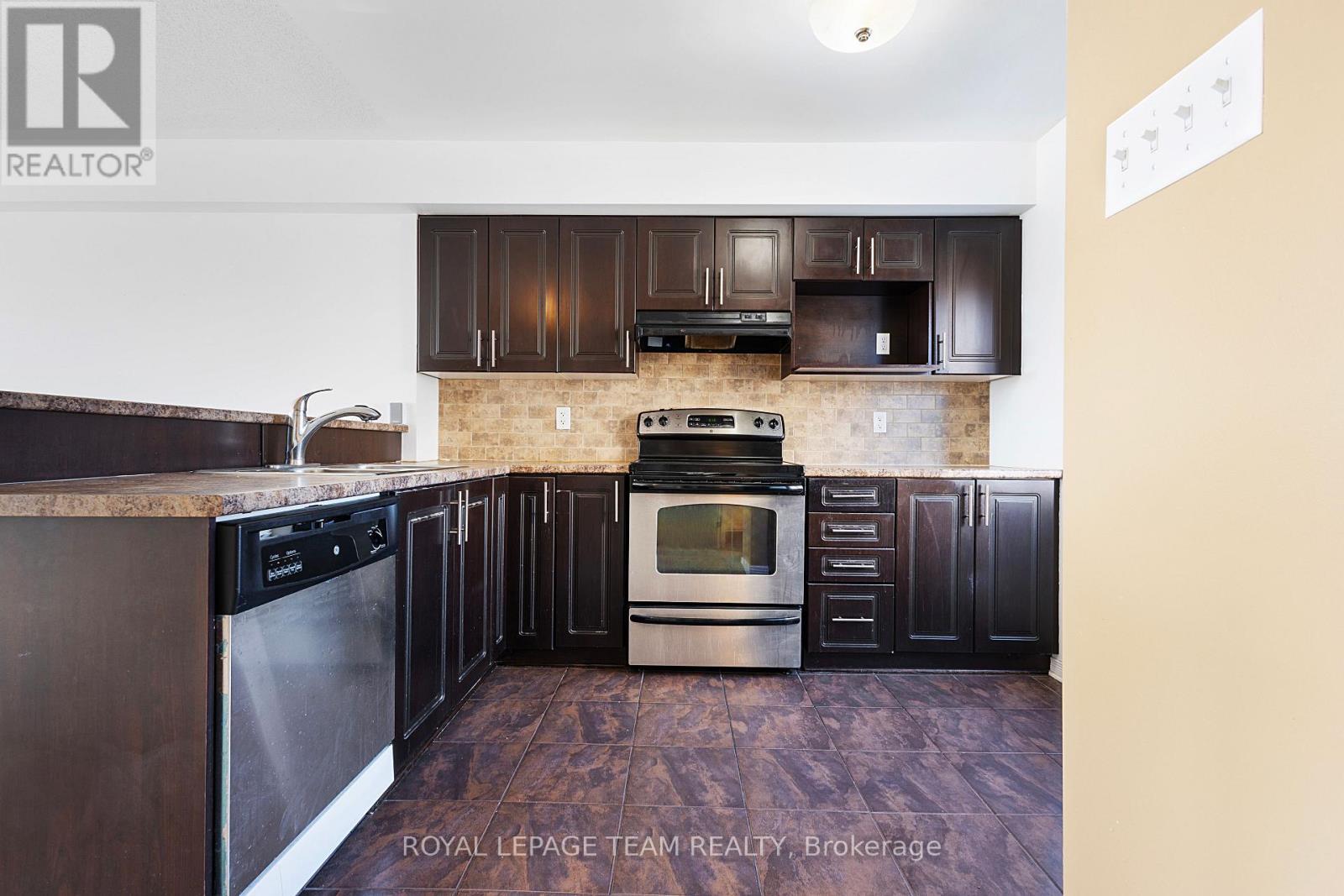 566 Simran Private, Ottawa, ON - Indoor Photo Showing Kitchen With Stainless Steel Kitchen