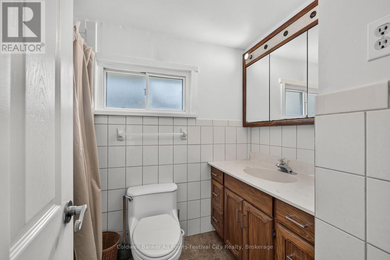 31 Salkeld Street, Central Huron (Goderich), ON - Indoor Photo Showing Bathroom
