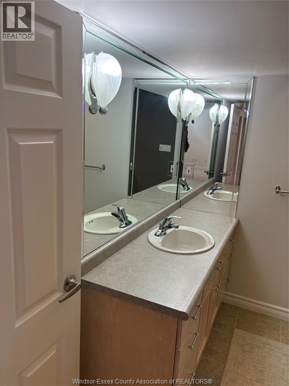 1465 Poisson, Tecumseh, ON - Indoor Photo Showing Bathroom