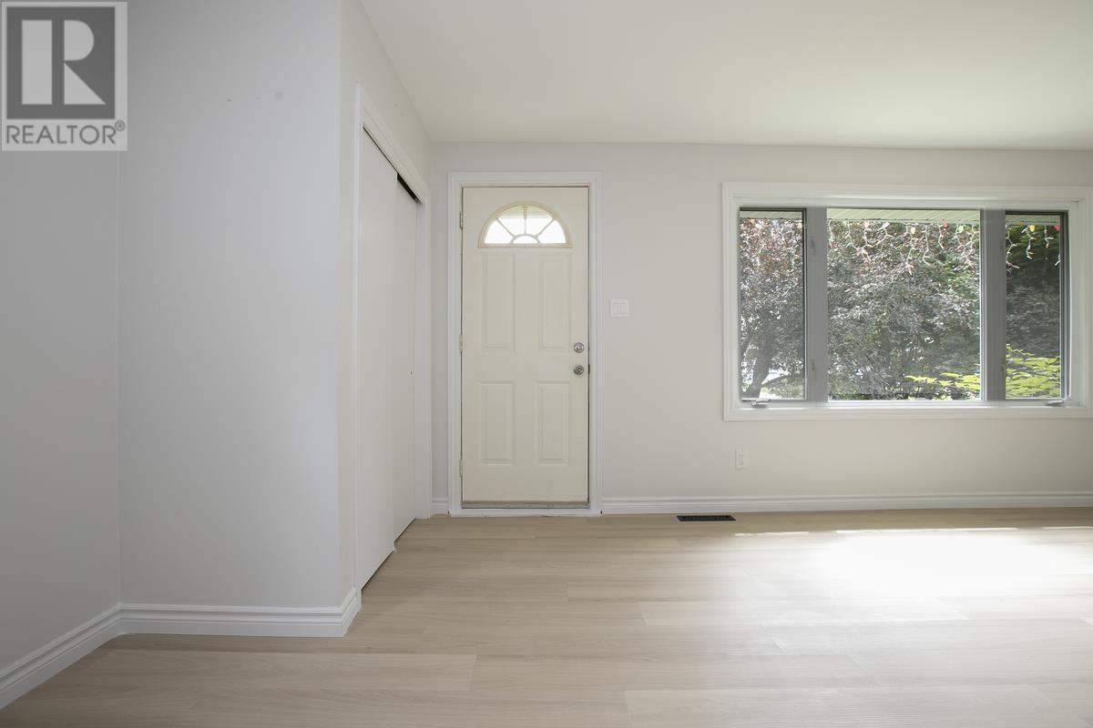 18 Eastern Ave, Sault Ste. Marie, ON - Indoor Photo Showing Other Room