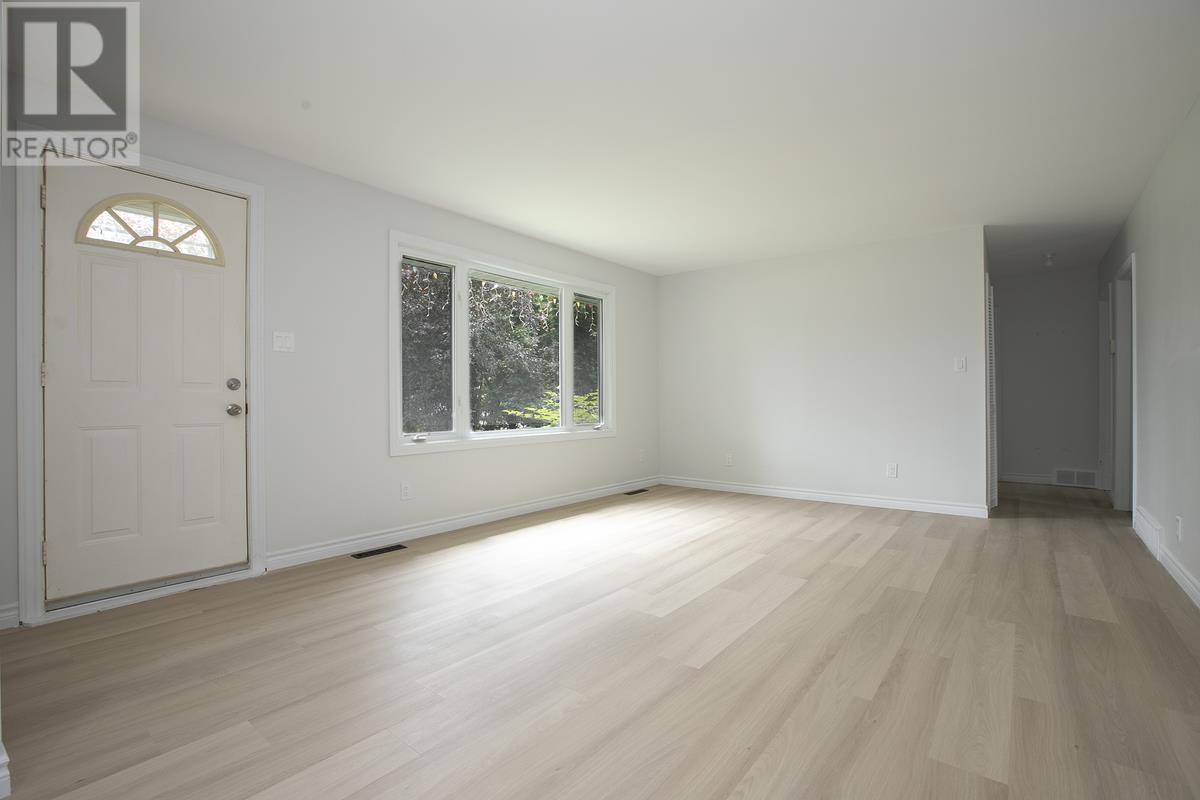 18 Eastern Ave, Sault Ste. Marie, ON - Indoor Photo Showing Other Room