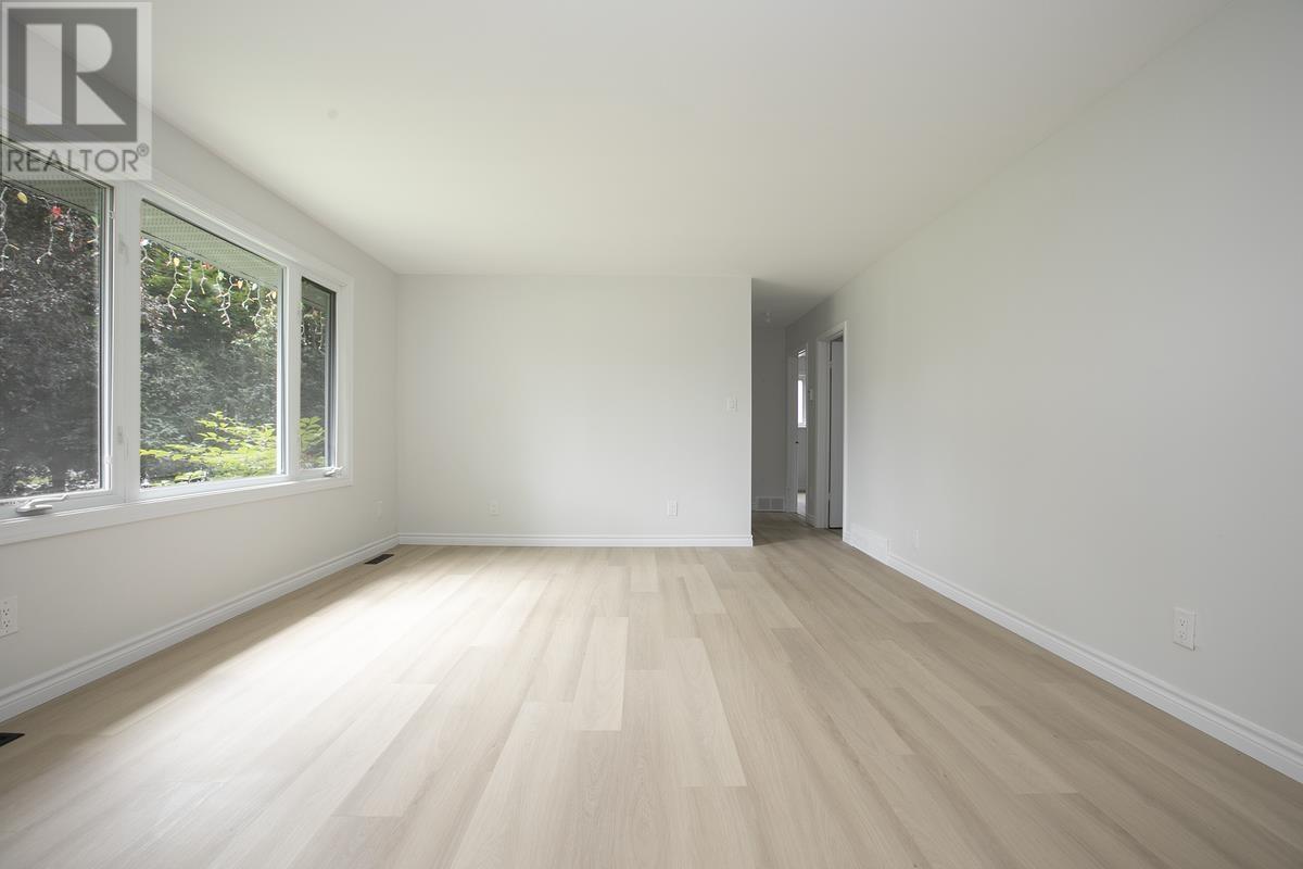 18 Eastern Ave, Sault Ste. Marie, ON - Indoor Photo Showing Other Room