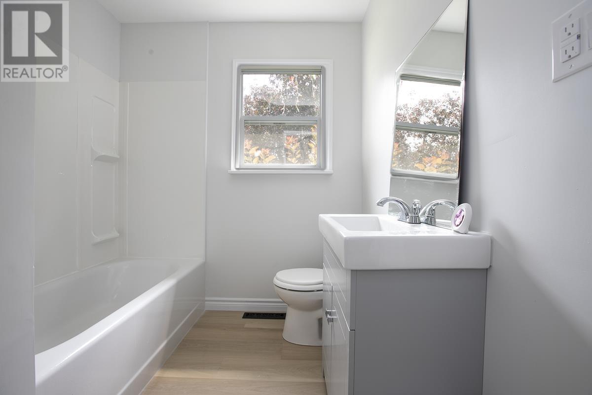 18 Eastern Ave, Sault Ste. Marie, ON - Indoor Photo Showing Bathroom