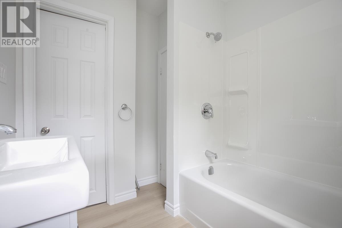 18 Eastern Ave, Sault Ste. Marie, ON - Indoor Photo Showing Bathroom