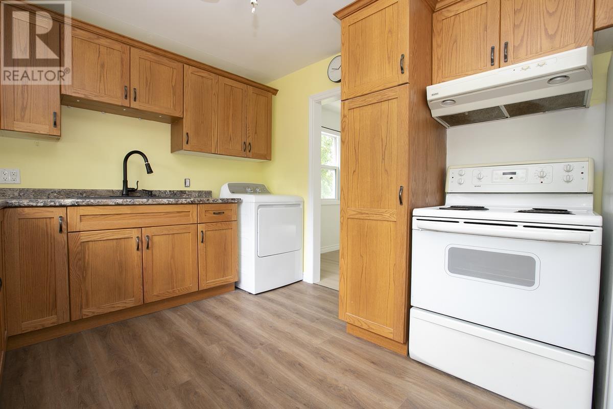 18 Eastern Ave, Sault Ste. Marie, ON - Indoor Photo Showing Kitchen