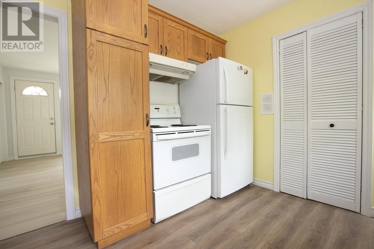 18 Eastern Ave, Sault Ste. Marie, ON - Indoor Photo Showing Kitchen