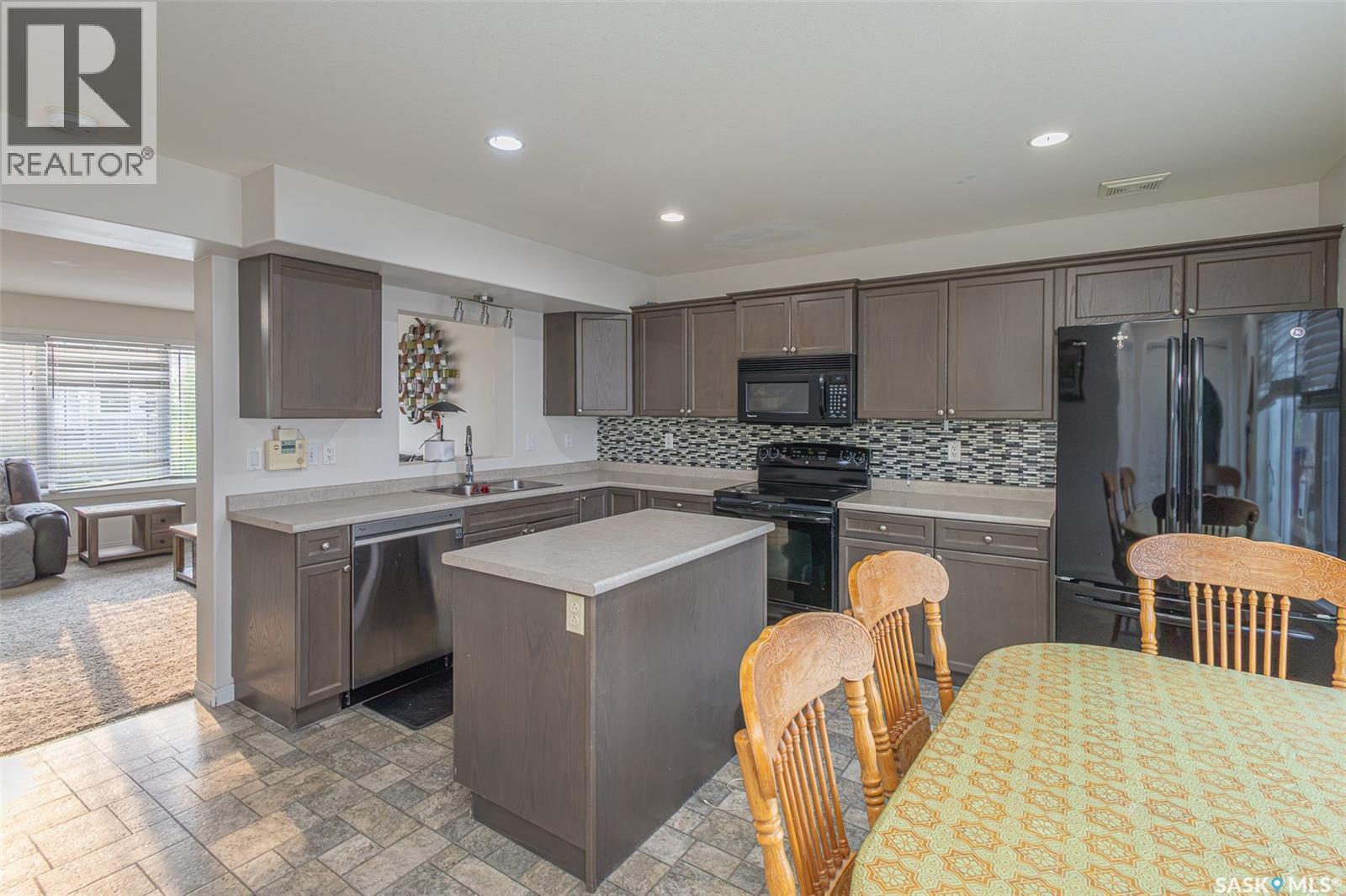 483 Coad Manor, Saskatoon, SK - Indoor Photo Showing Kitchen