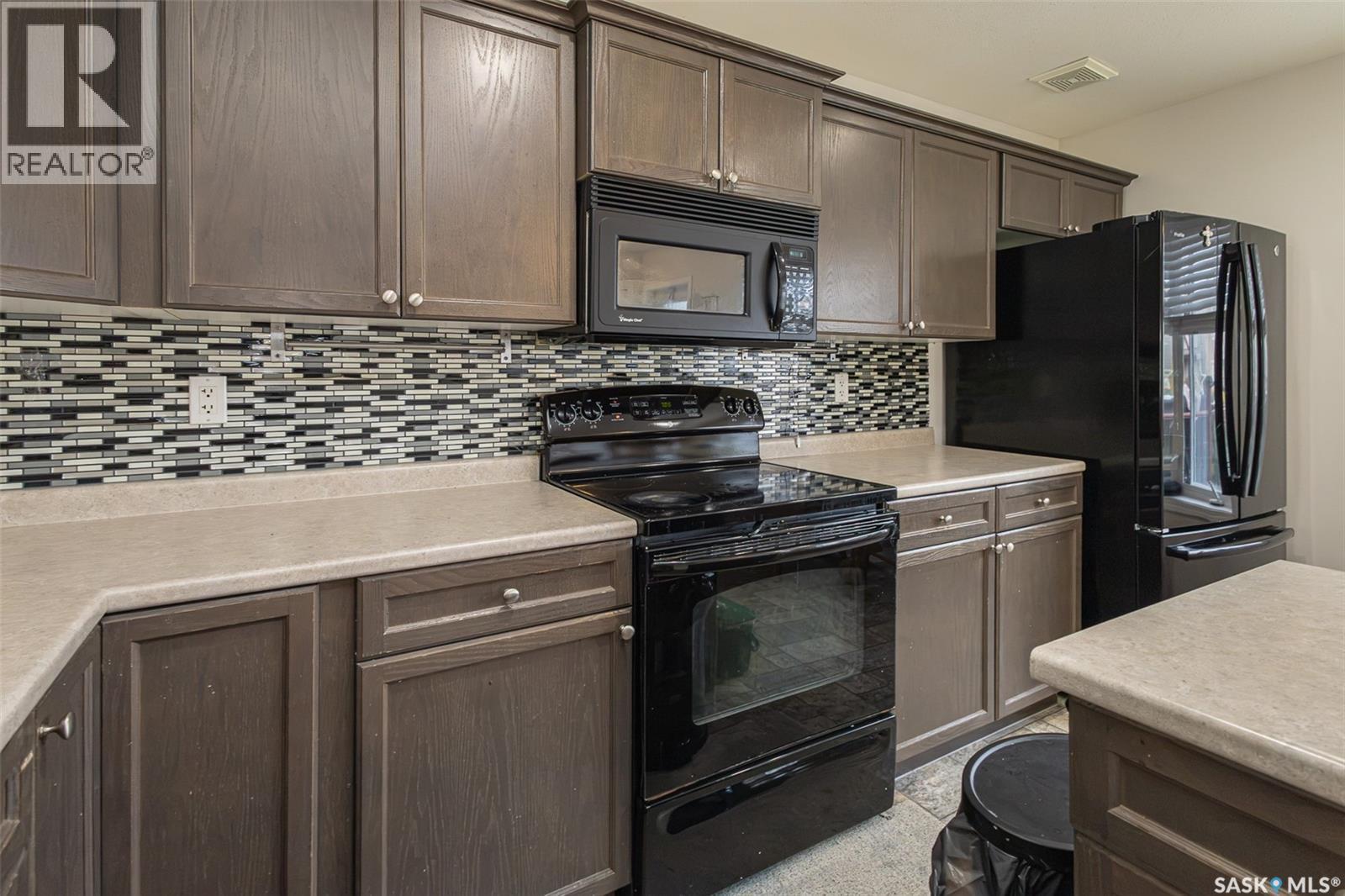 483 Coad Manor, Saskatoon, SK - Indoor Photo Showing Kitchen