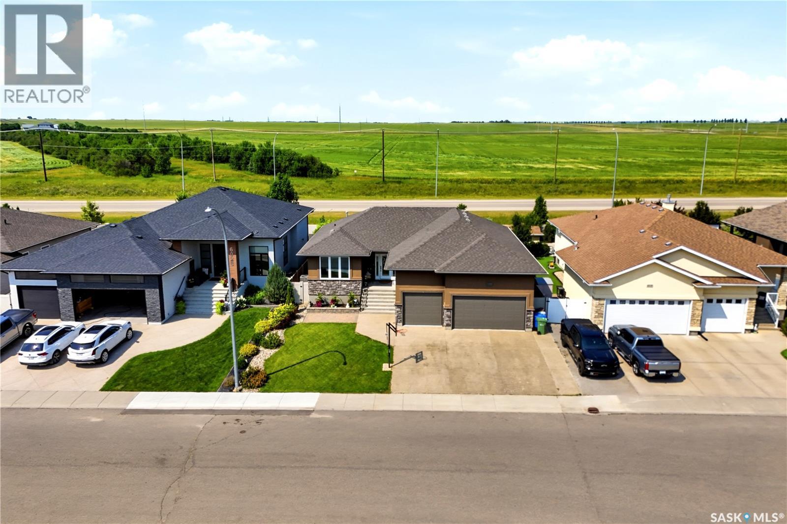 6024 Little Pine Loop, Regina, SK - Outdoor With Facade