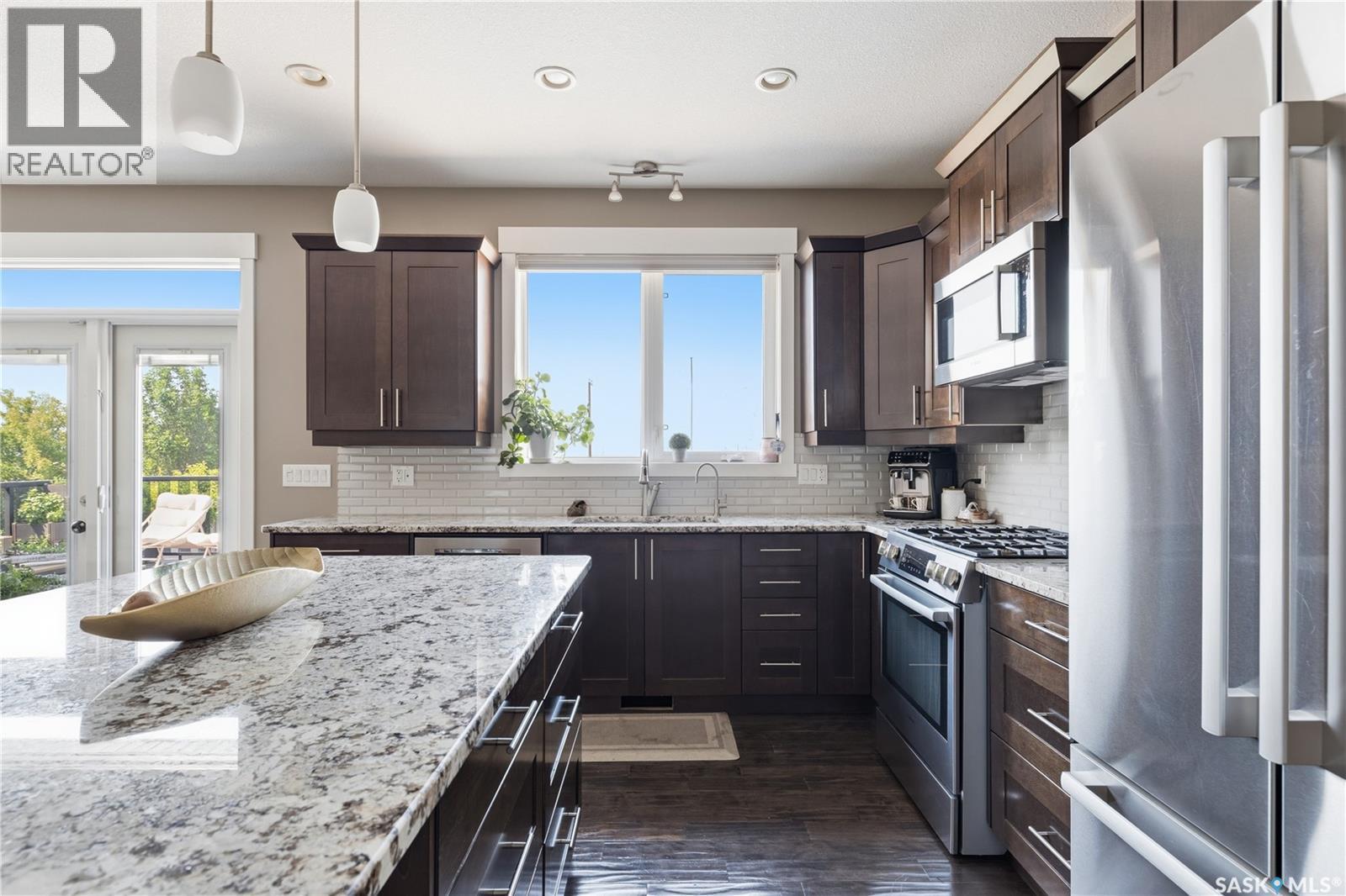 6024 Little Pine Loop, Regina, SK - Indoor Photo Showing Kitchen With Upgraded Kitchen
