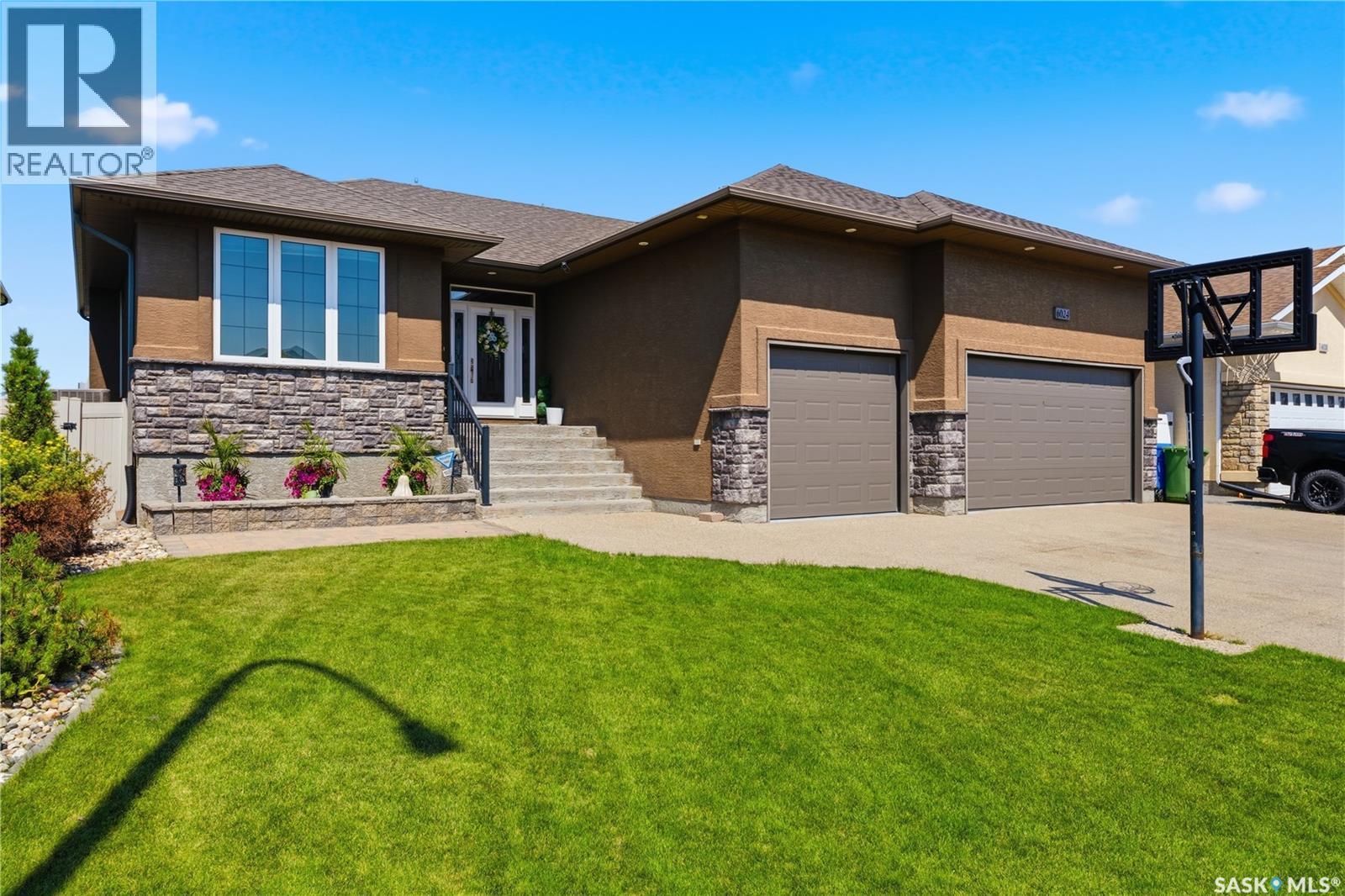 6024 Little Pine Loop, Regina, SK - Outdoor