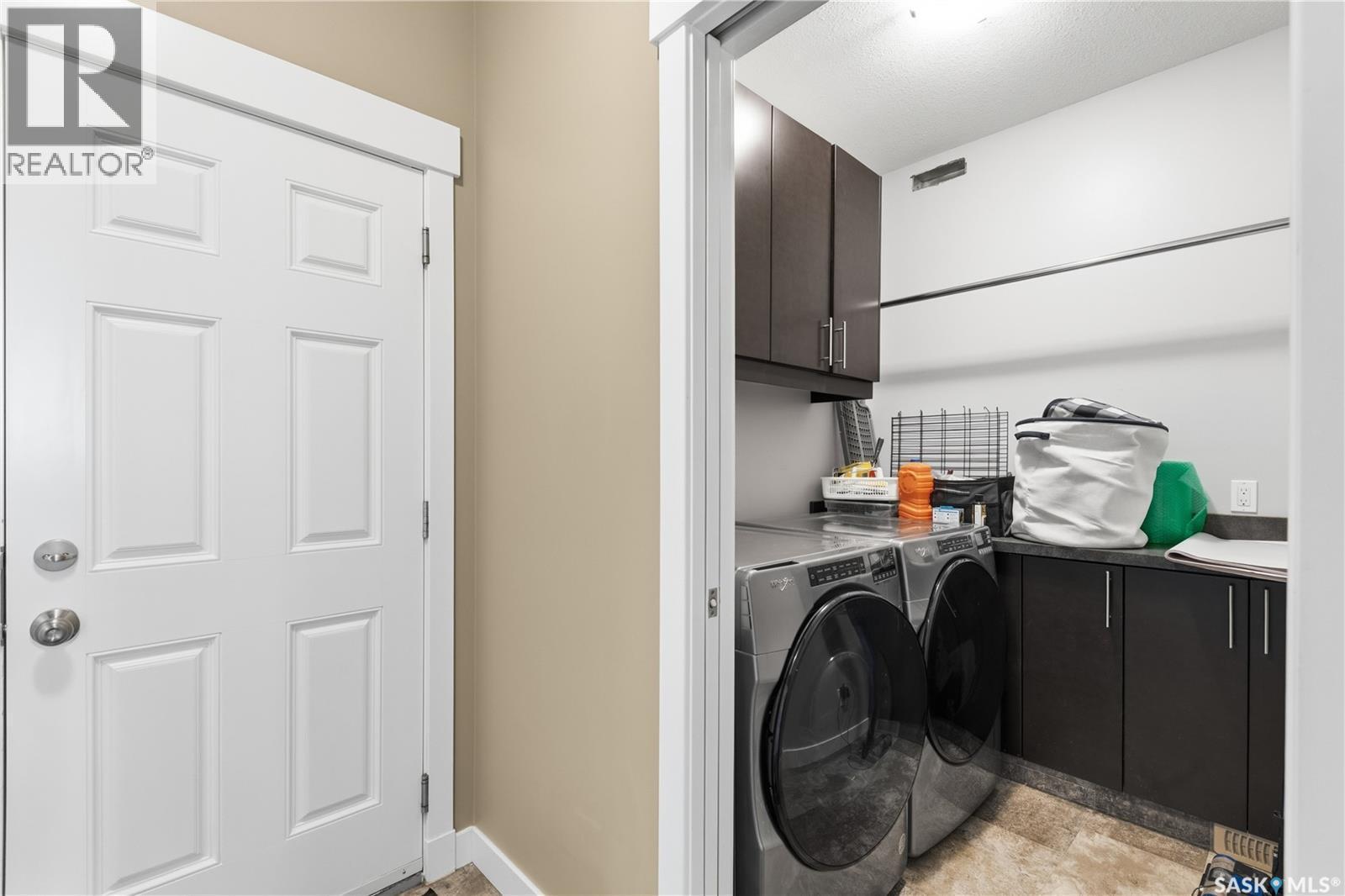 6024 Little Pine Loop, Regina, SK - Indoor Photo Showing Laundry Room