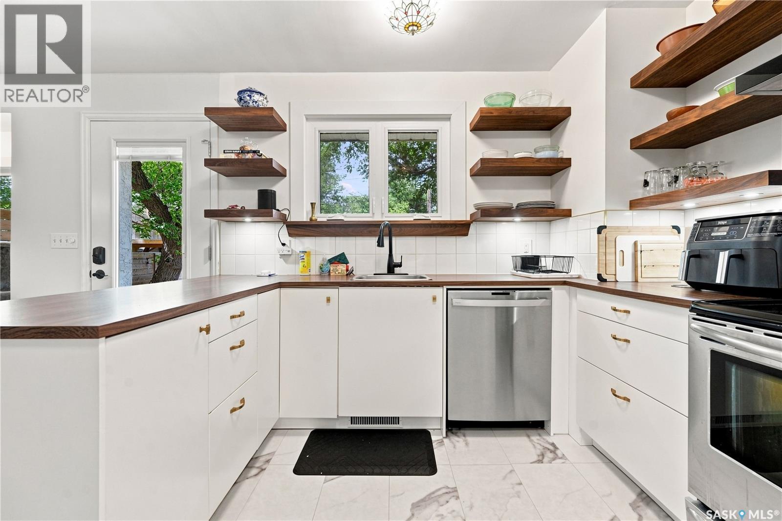 2848 Retallack Street, Regina, SK - Indoor Photo Showing Kitchen