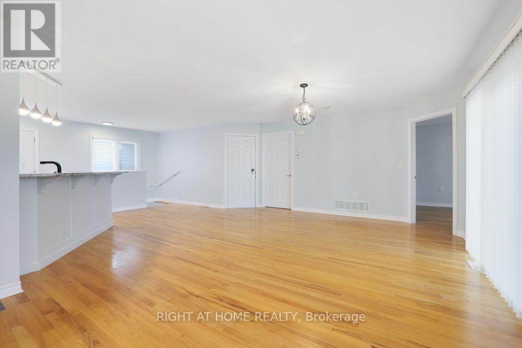 527 Pumpkin Patch Private, Ottawa, ON - Indoor Photo Showing Other Room