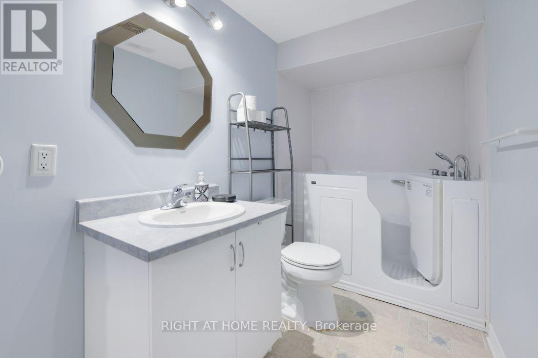 527 Pumpkin Patch Private, Ottawa, ON - Indoor Photo Showing Bathroom