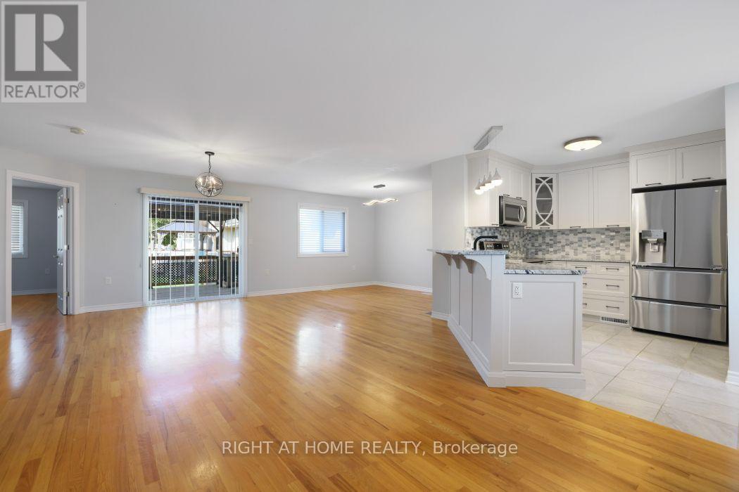 527 Pumpkin Patch Private, Ottawa, ON - Indoor Photo Showing Kitchen With Upgraded Kitchen