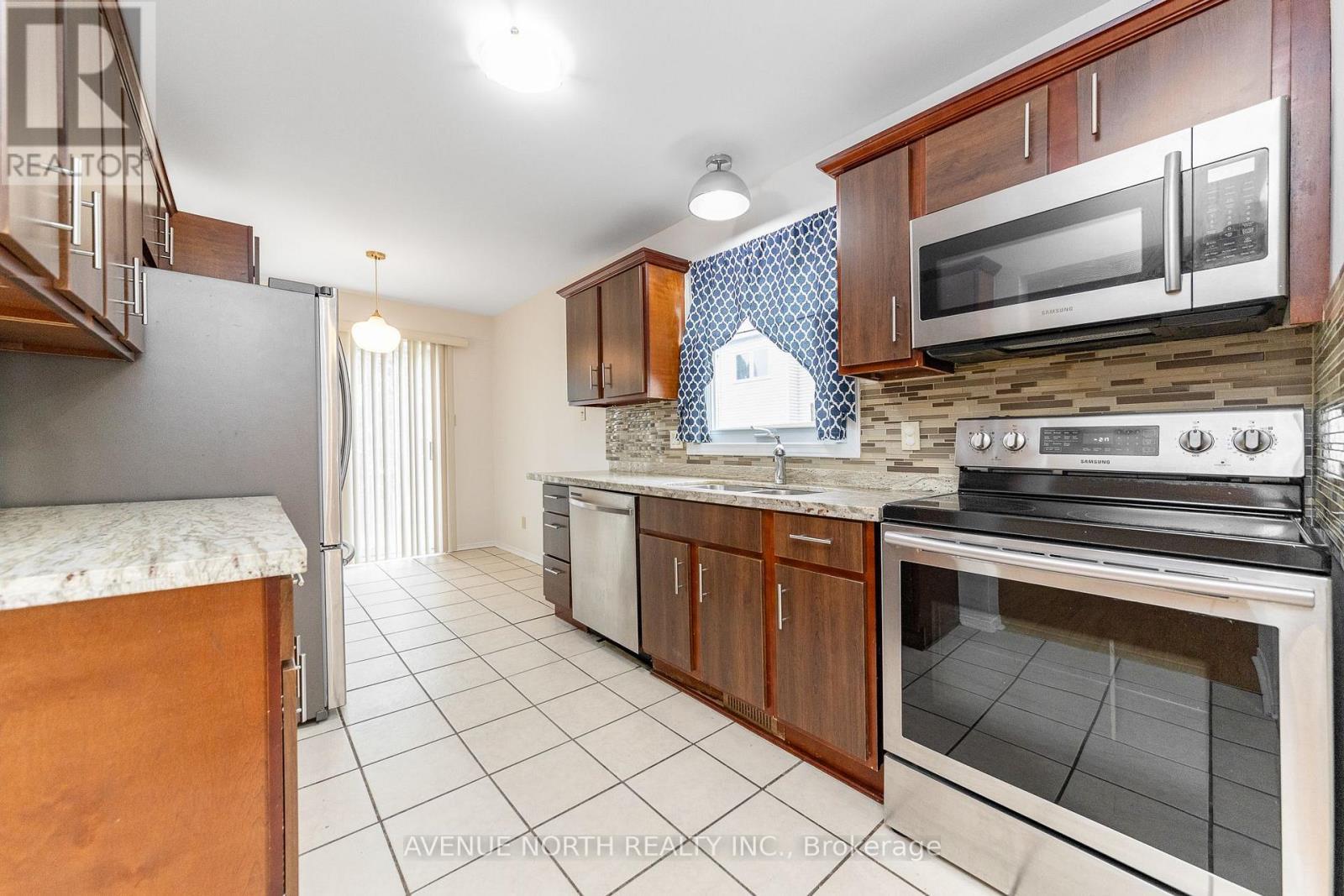 861 Karsh Drive, Ottawa, ON - Indoor Photo Showing Kitchen