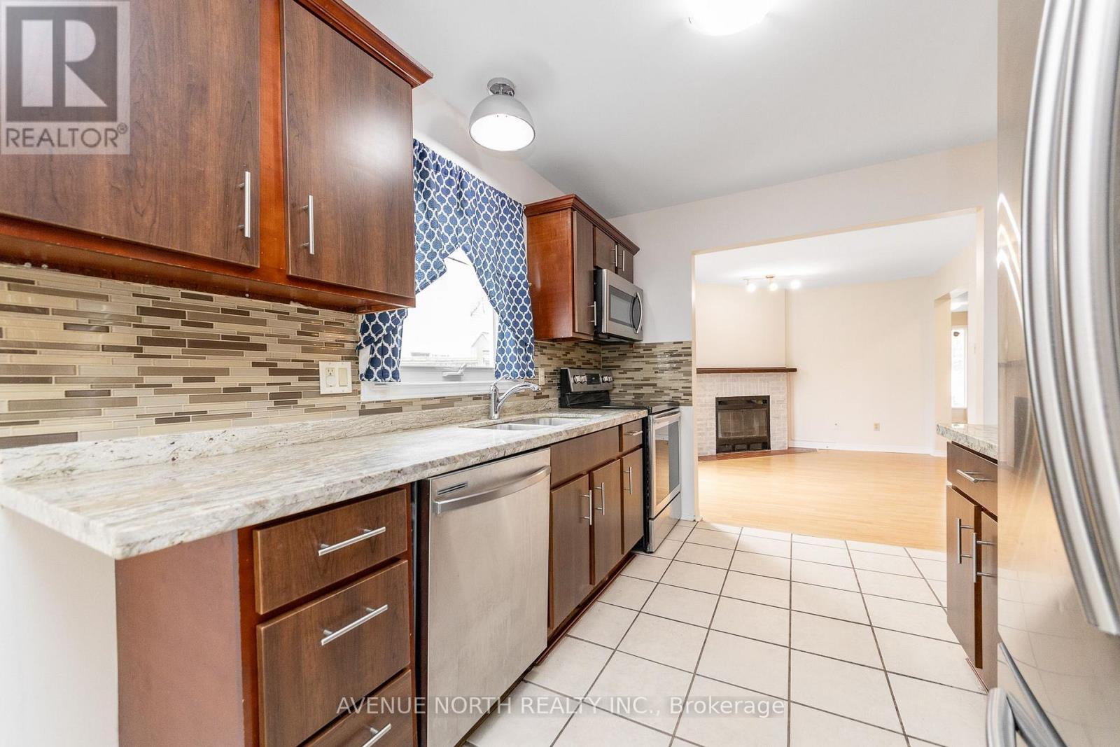 861 Karsh Drive, Ottawa, ON - Indoor Photo Showing Kitchen