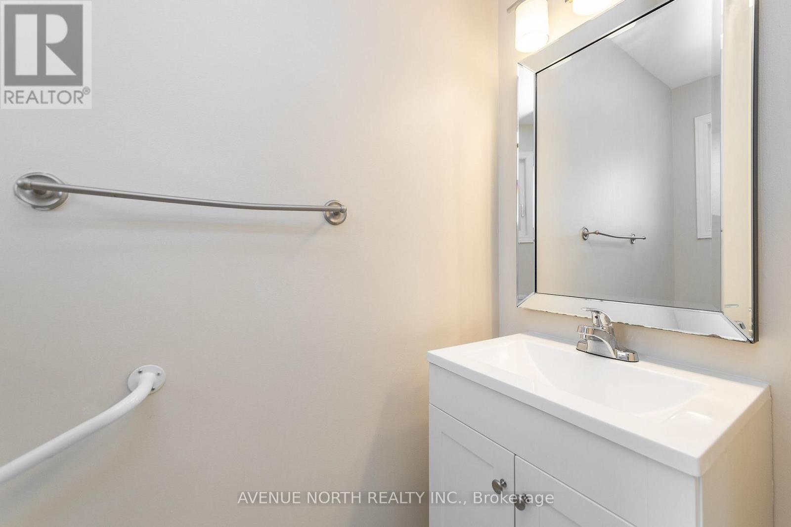 861 Karsh Drive, Ottawa, ON - Indoor Photo Showing Bathroom