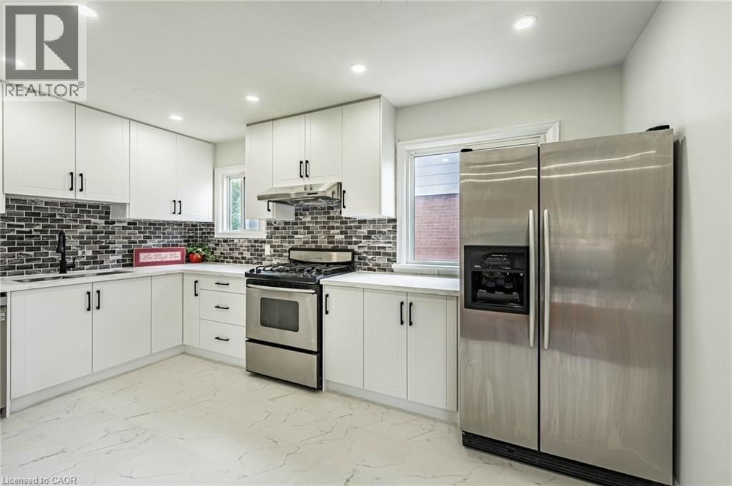 7 Putney Road, Toronto, ON - Indoor Photo Showing Kitchen With Double Sink With Upgraded Kitchen