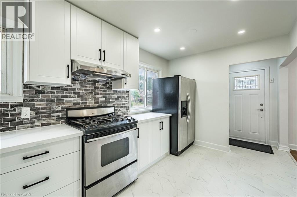 7 Putney Road, Toronto, ON - Indoor Photo Showing Kitchen