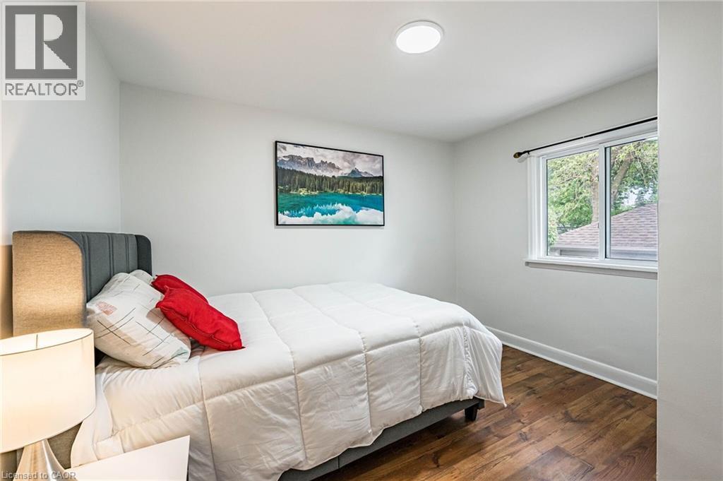 7 Putney Road, Toronto, ON - Indoor Photo Showing Bedroom