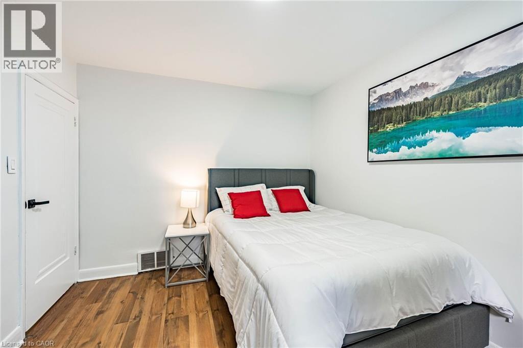 7 Putney Road, Toronto, ON - Indoor Photo Showing Bedroom
