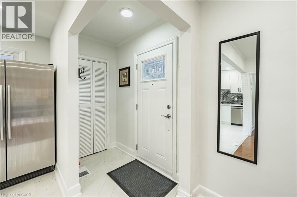 7 Putney Road, Toronto, ON - Indoor Photo Showing Other Room