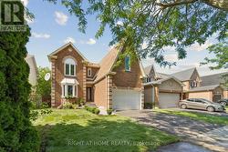 16 IAN FLEMING CRESCENT Whitby, ON L1R 2E2