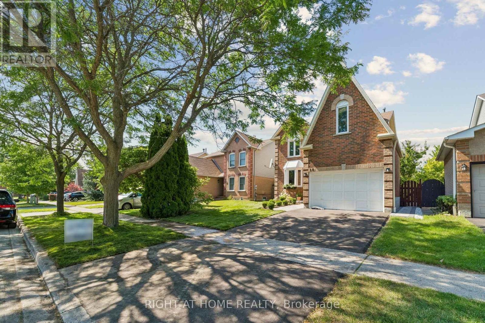 16 Ian Fleming Crescent, Whitby, ON - Outdoor