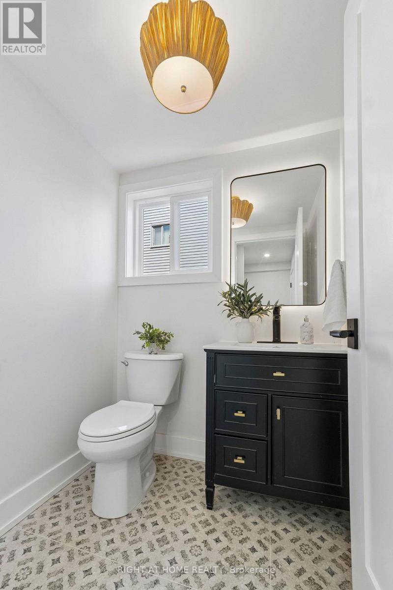 16 Ian Fleming Crescent, Whitby, ON - Indoor Photo Showing Bathroom