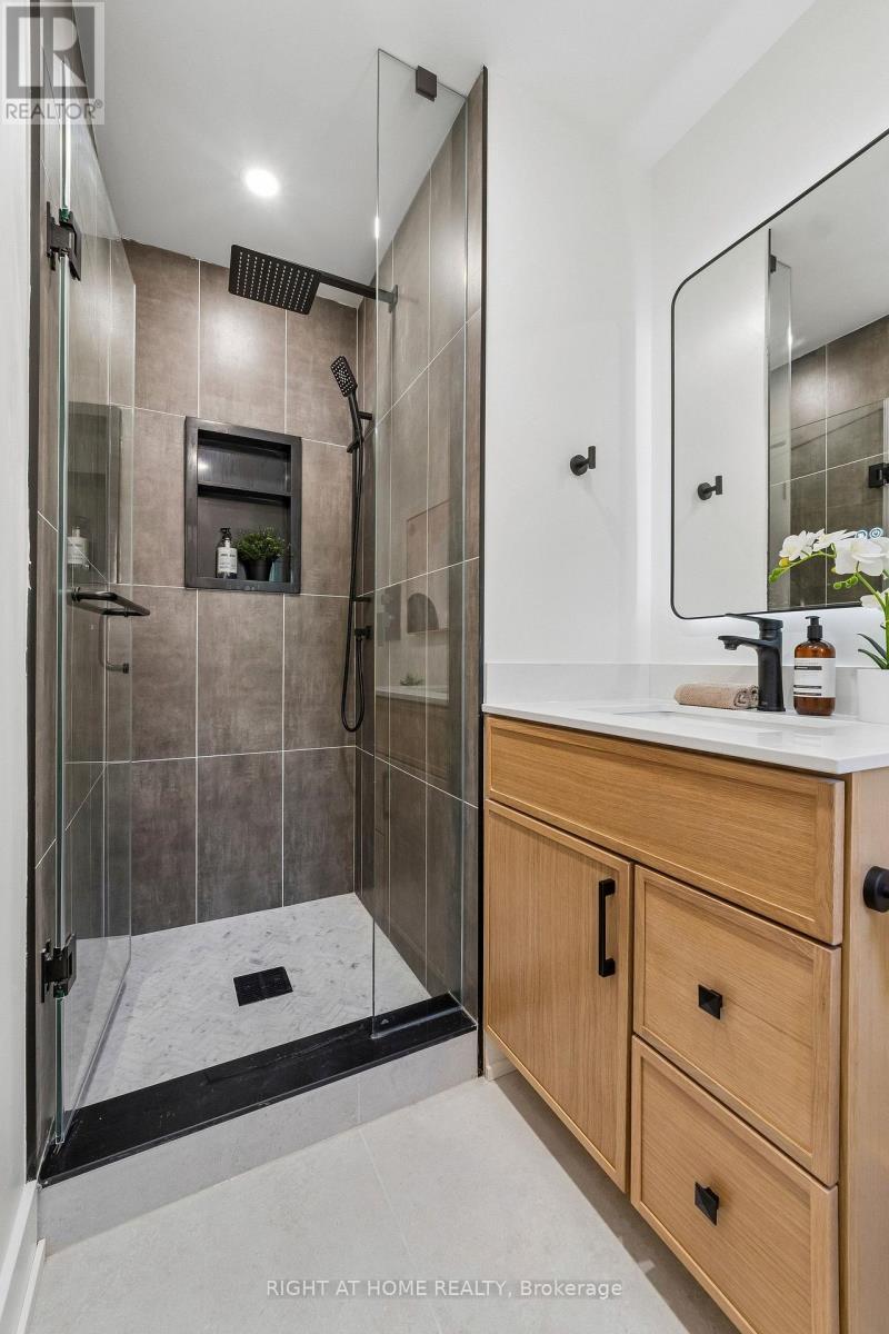16 Ian Fleming Crescent, Whitby, ON - Indoor Photo Showing Bathroom