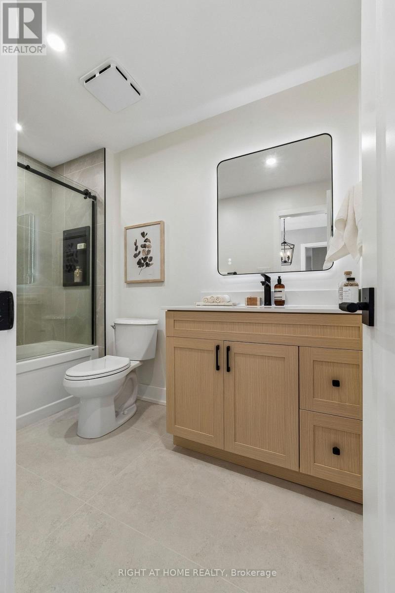 16 Ian Fleming Crescent, Whitby, ON - Indoor Photo Showing Bathroom