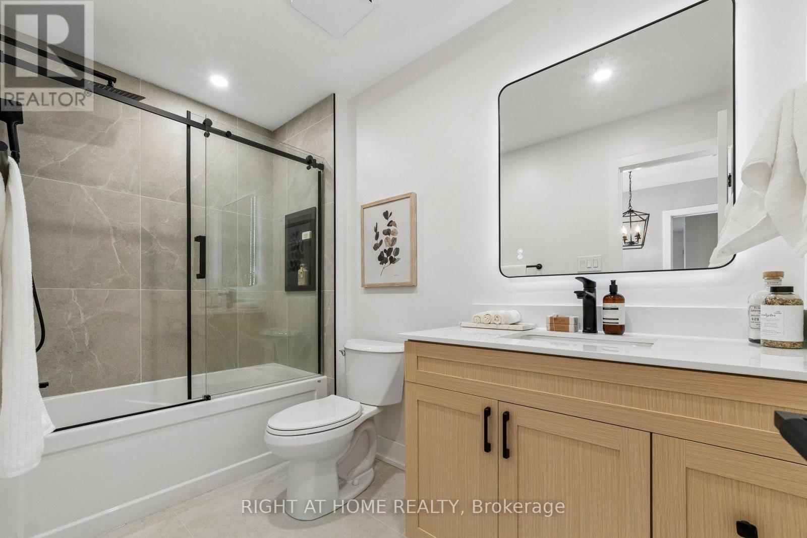 16 Ian Fleming Crescent, Whitby, ON - Indoor Photo Showing Bathroom