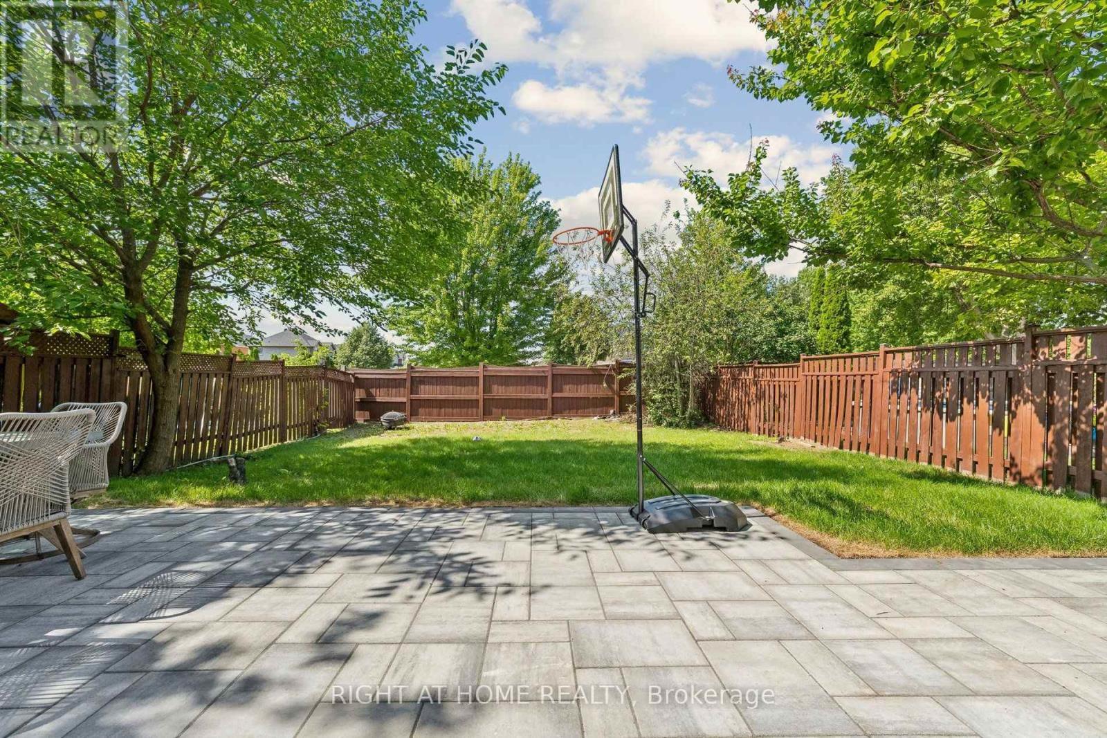 16 Ian Fleming Crescent, Whitby, ON - Outdoor