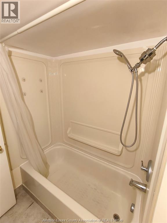 3046 Alexander Unit# Main, Windsor, ON - Indoor Photo Showing Bathroom