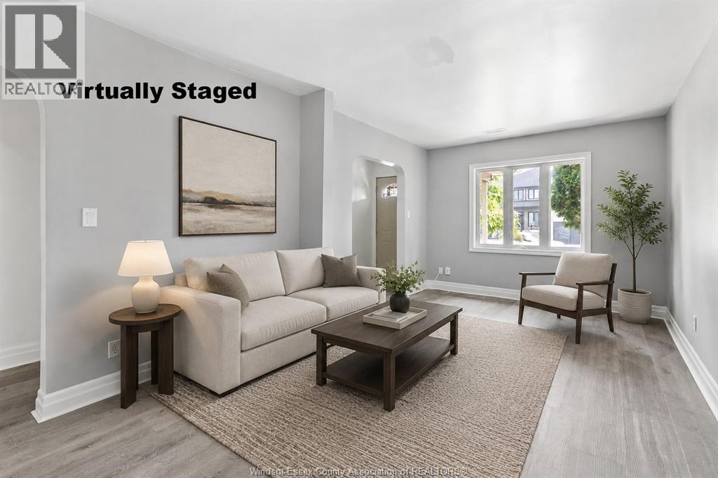 1589 Drouillard, Windsor, ON - Indoor Photo Showing Living Room