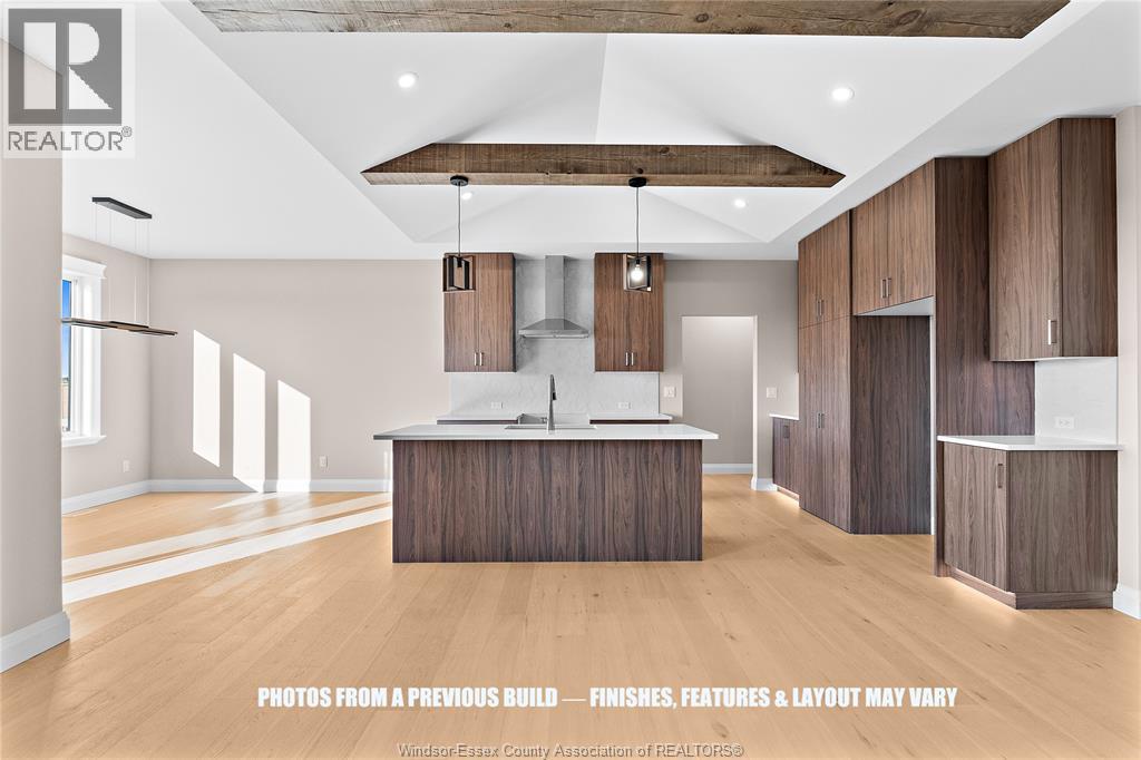 43 Bloomington Way, Chatham, ON - Indoor Photo Showing Kitchen