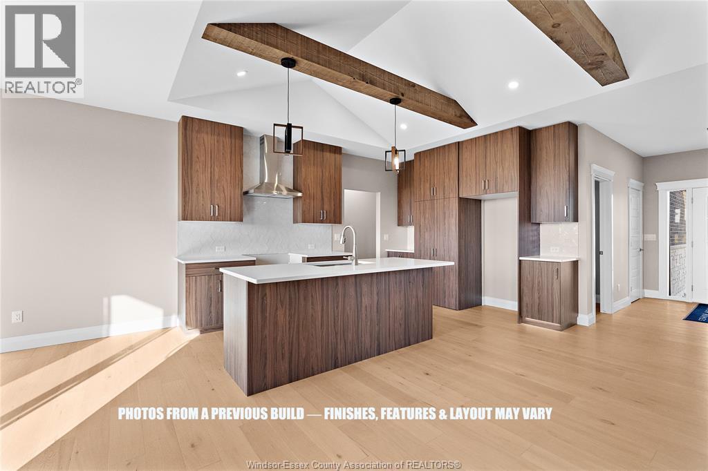 43 Bloomington Way, Chatham, ON - Indoor Photo Showing Kitchen