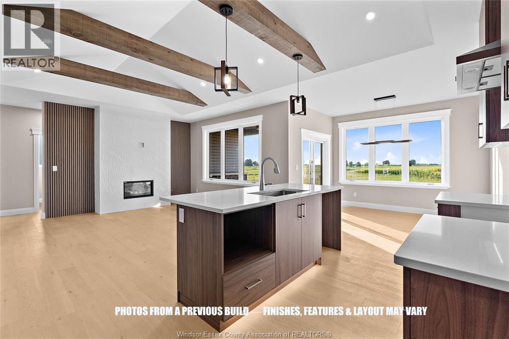 43 Bloomington Way, Chatham, ON - Indoor Photo Showing Kitchen