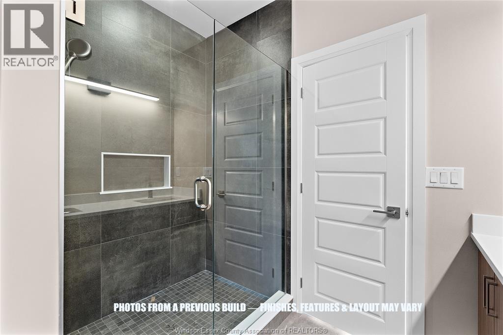43 Bloomington Way, Chatham, ON - Indoor Photo Showing Bathroom