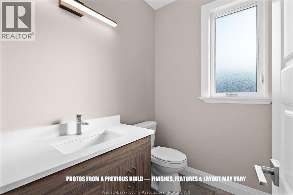 43 Bloomington Way, Chatham, ON - Indoor Photo Showing Bathroom