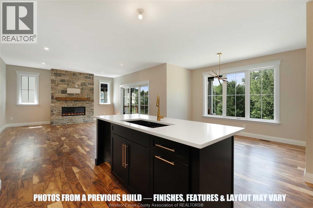 120 Bloomington Way, Chatham, ON - Indoor With Fireplace
