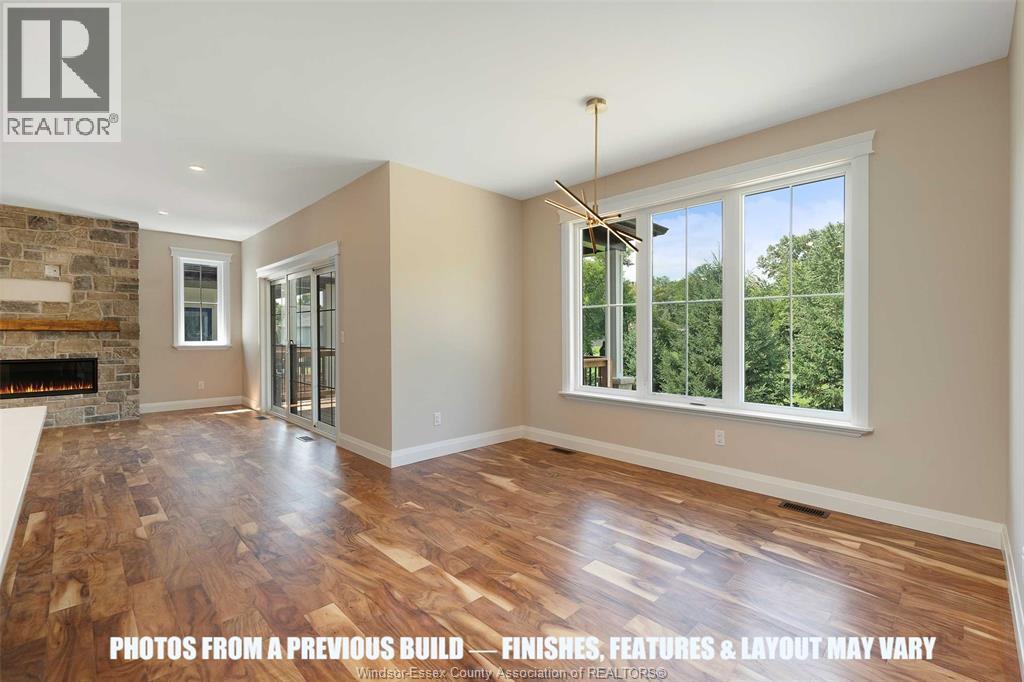 120 Bloomington Way, Chatham, ON - Indoor With Fireplace