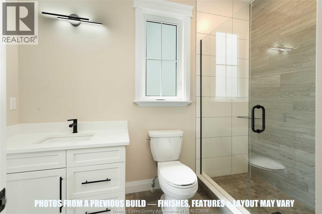 120 Bloomington Way, Chatham, ON - Indoor Photo Showing Bathroom