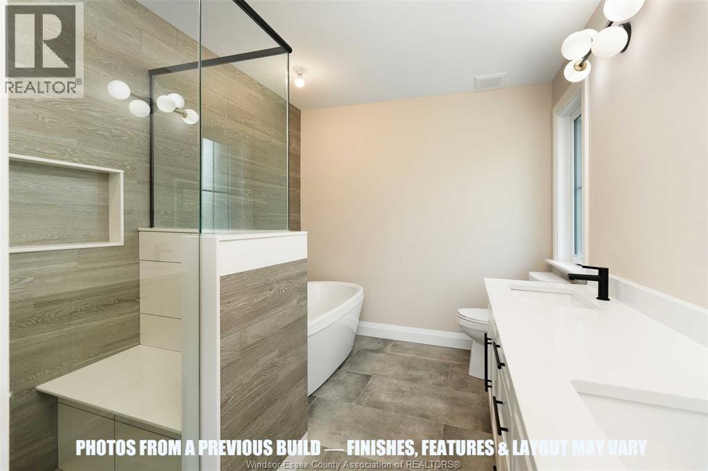 120 Bloomington Way, Chatham, ON - Indoor Photo Showing Bathroom