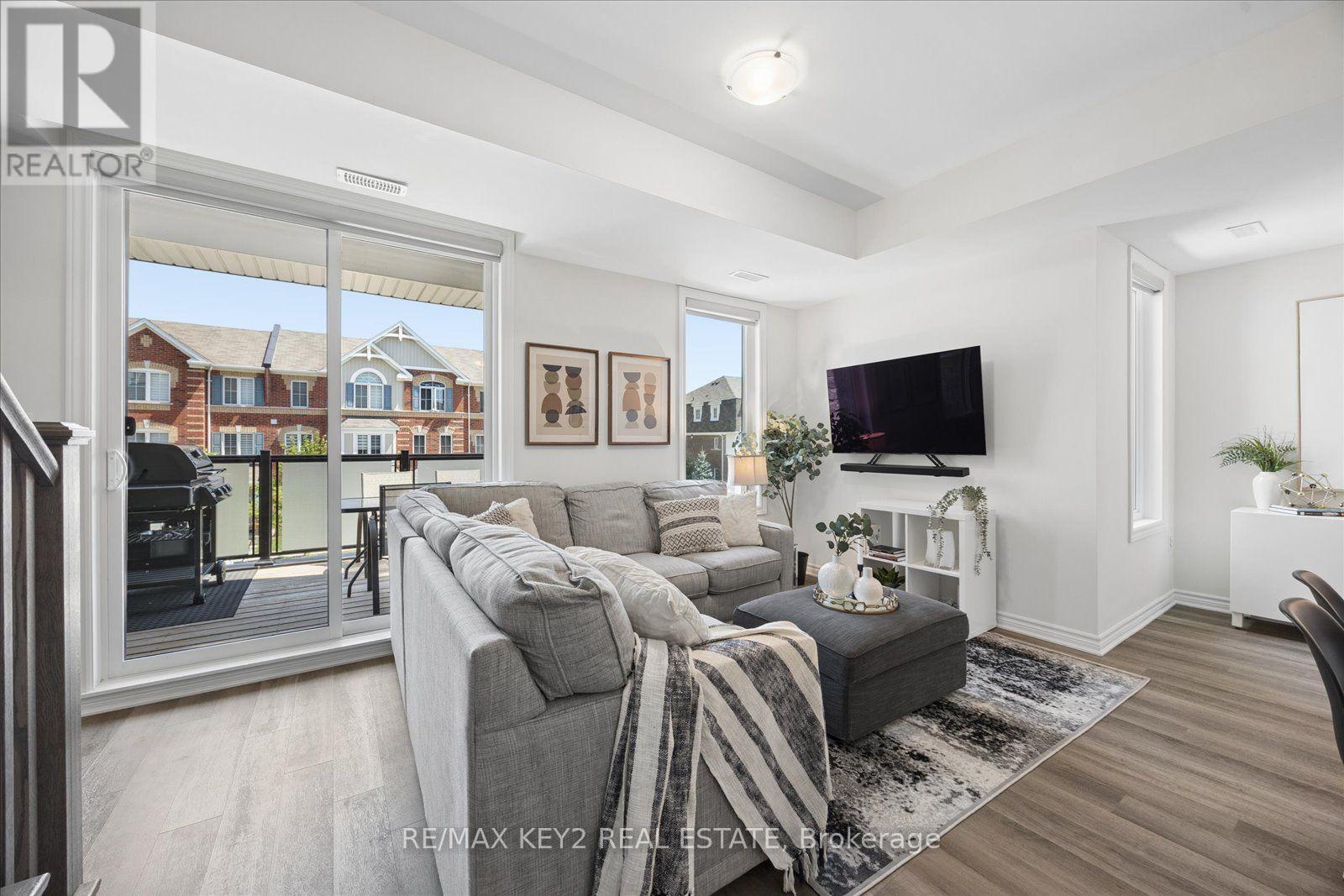 304 - 1034 Reflection Place, Pickering, ON - Indoor Photo Showing Living Room