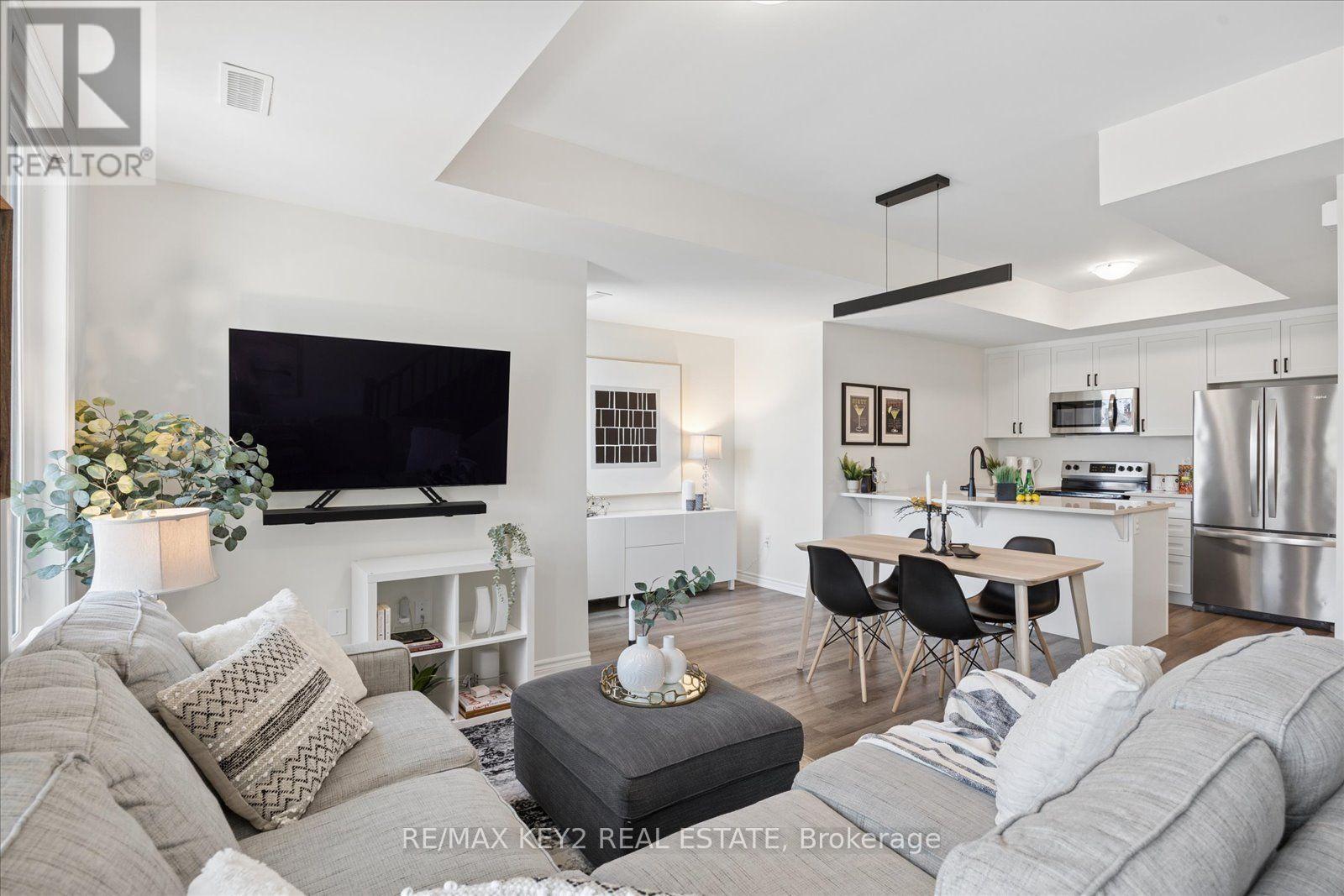 304 - 1034 Reflection Place, Pickering, ON - Indoor Photo Showing Living Room