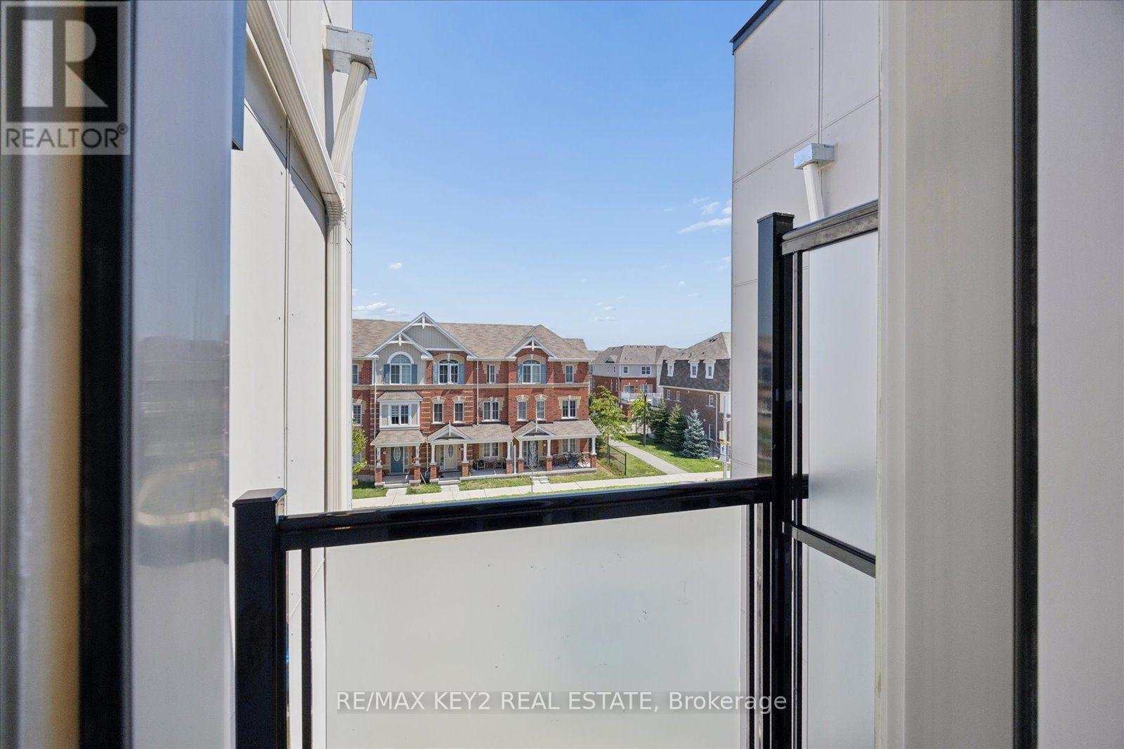 304 - 1034 Reflection Place, Pickering, ON - With Exterior